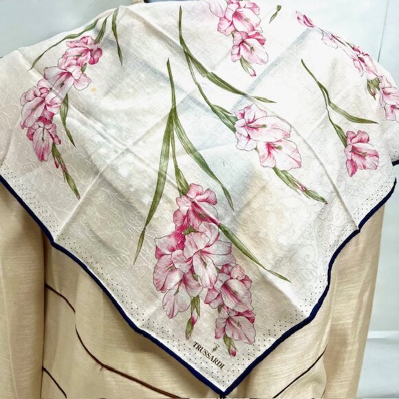 New Unused TRUSSARDI Mini Scarf/Handker Cotton/Silk 19" Light pink floral(73) - Picture 1 of 6